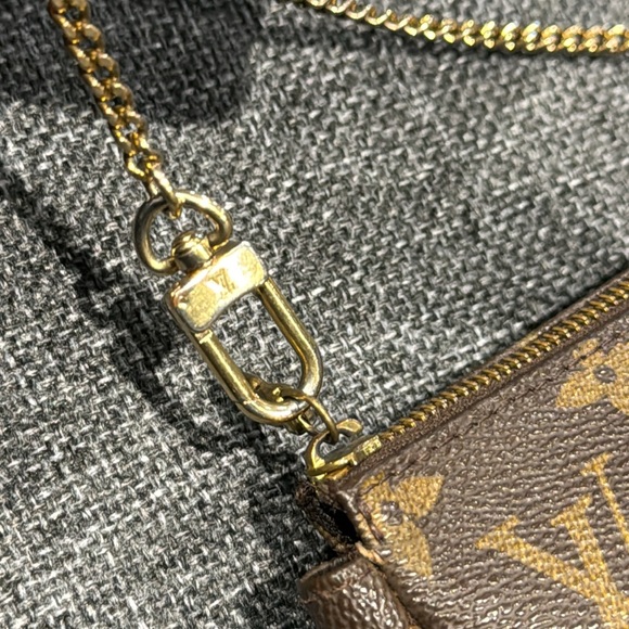 Authentic, LV vintage pochette accessories with an authentic LV chain. - Picture 14 of 17
